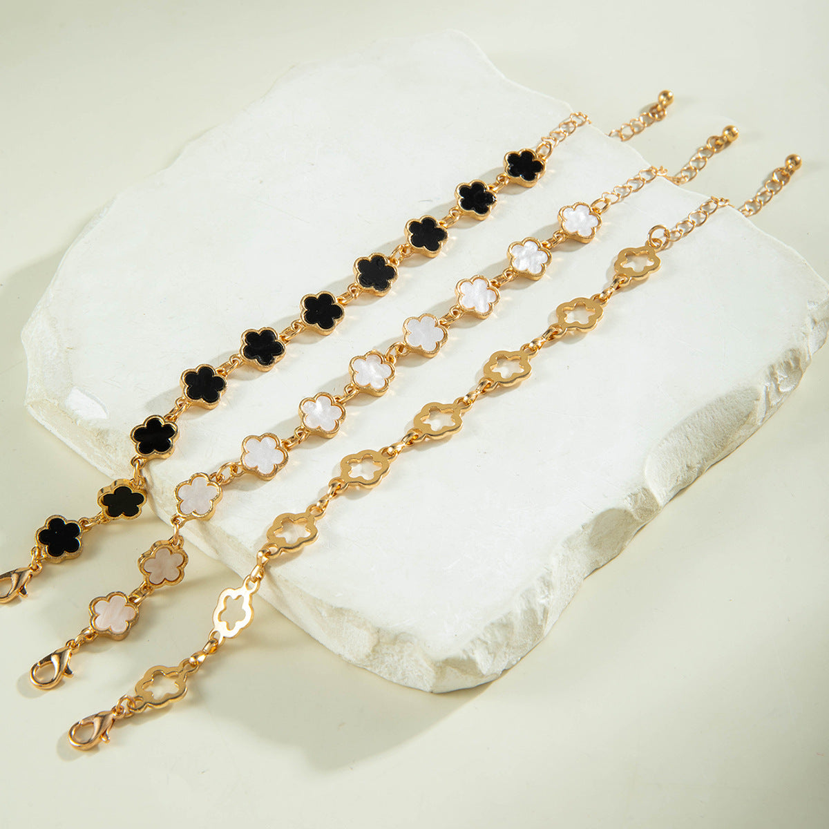 European and American Fashion Alloy Inlaid Diamond Five-Leaf Clover Bracelet Jewelry Three-Piece Set Simple Geometric Smooth Bracelet Wholesale - 图片 58