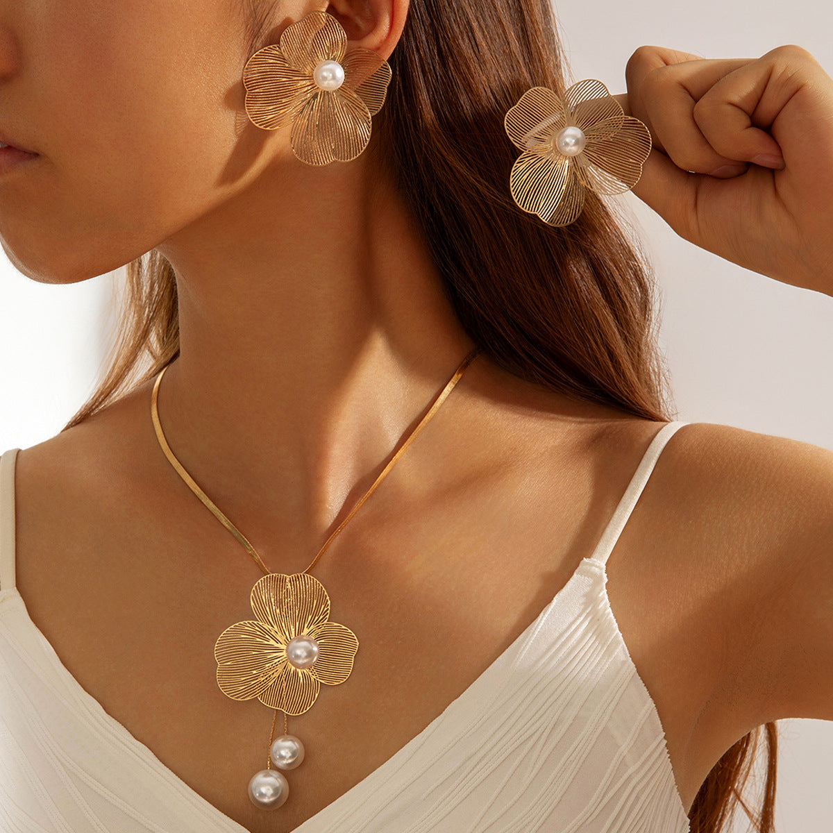 European and American Niche Ginkgo Leaf Tassel Necklace Design Sense Retro Pull-out Imitation Pearl Choker Jewelry choker - 图片 5