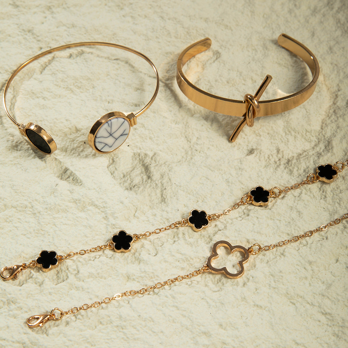 European and American Fashion Alloy Inlaid Diamond Five-Leaf Clover Bracelet Jewelry Three-Piece Set Simple Geometric Smooth Bracelet Wholesale - 图片 73