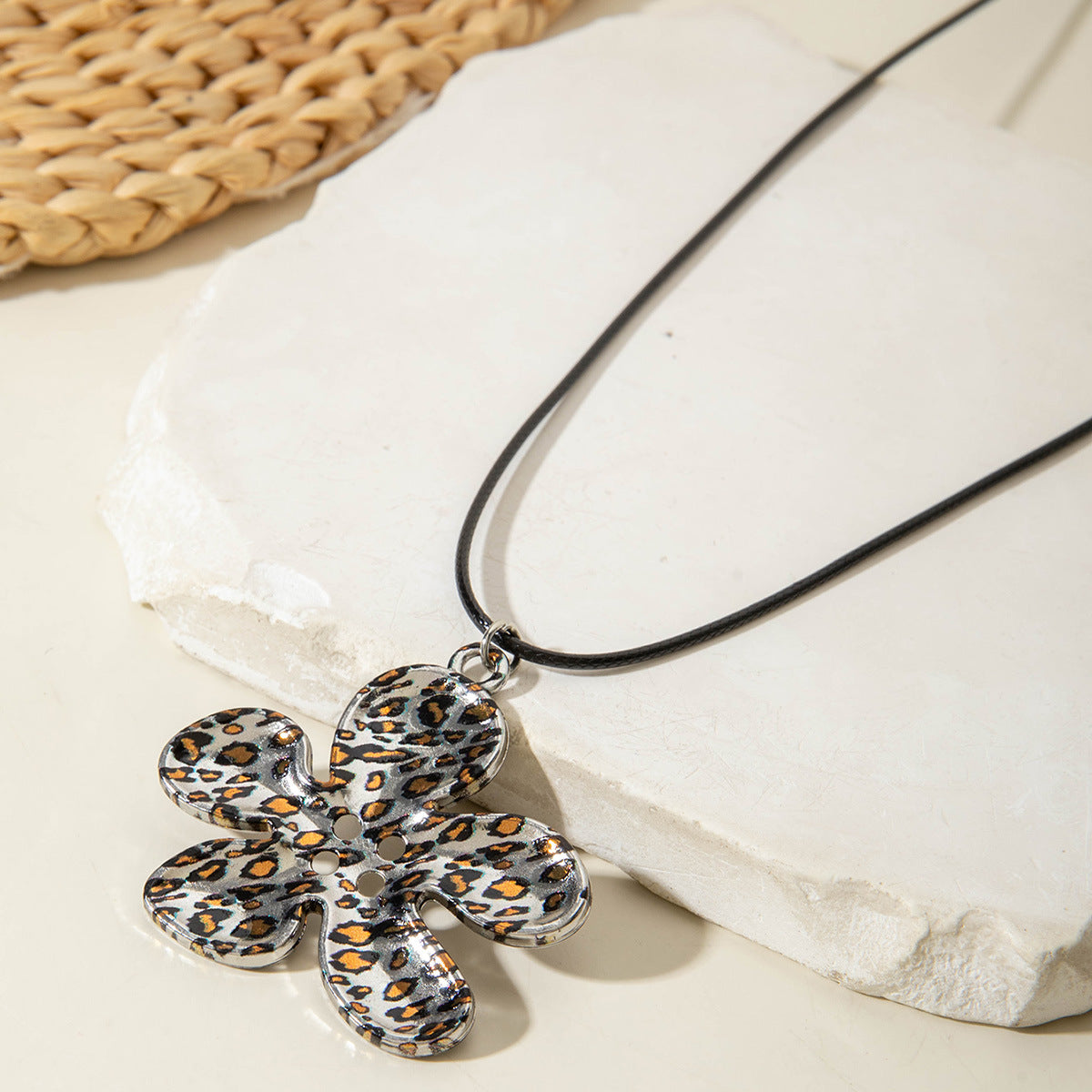 European and American New Style Personality Mesh Round Pendant Necklace for Women Elegant Simple Textured Round Pendant Rope Chain Necklace - 图片 54